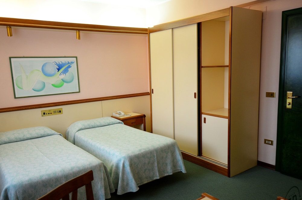Standard Double Or Twin Room - Photo 1