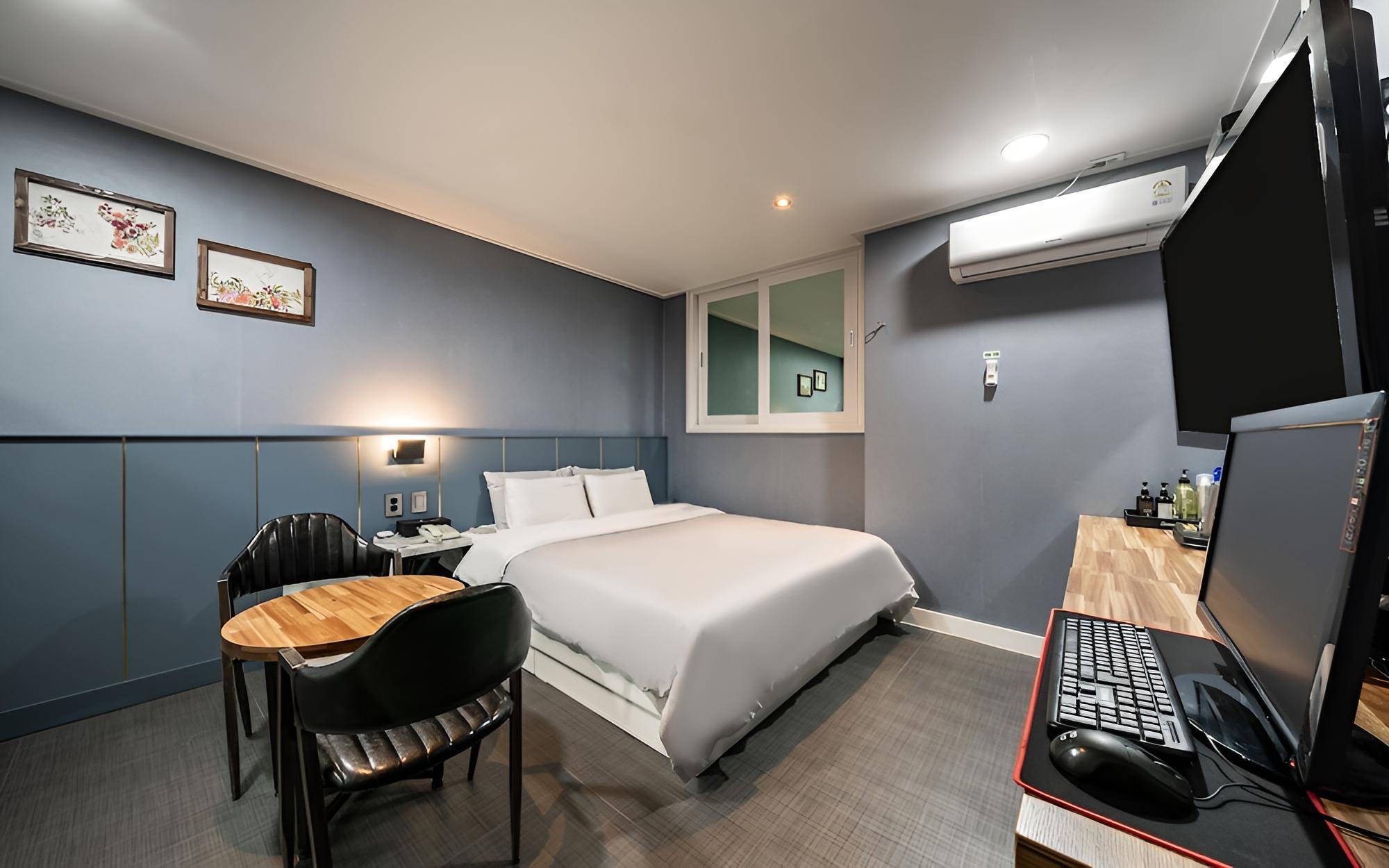 Room (Deluxe Double (Additional charge for ) - Photo 7