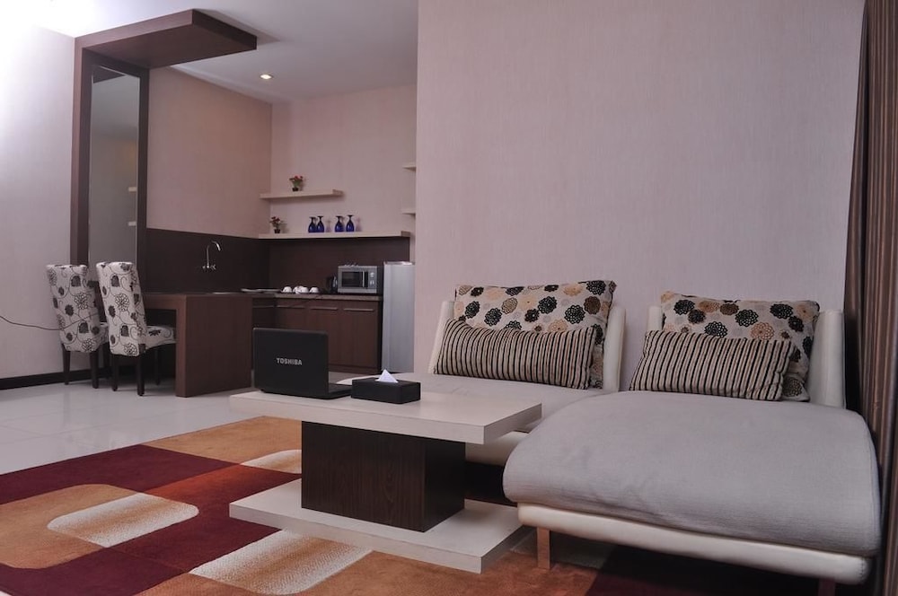 2 Bedrooms Suite photo 2
