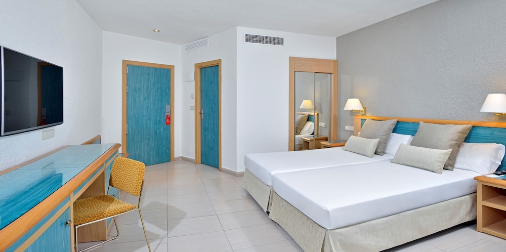 Room (Sol 3 Adults)