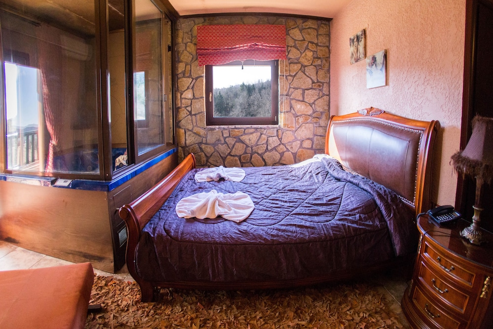 Suite, Jetted Tub, Lake View photo 2
