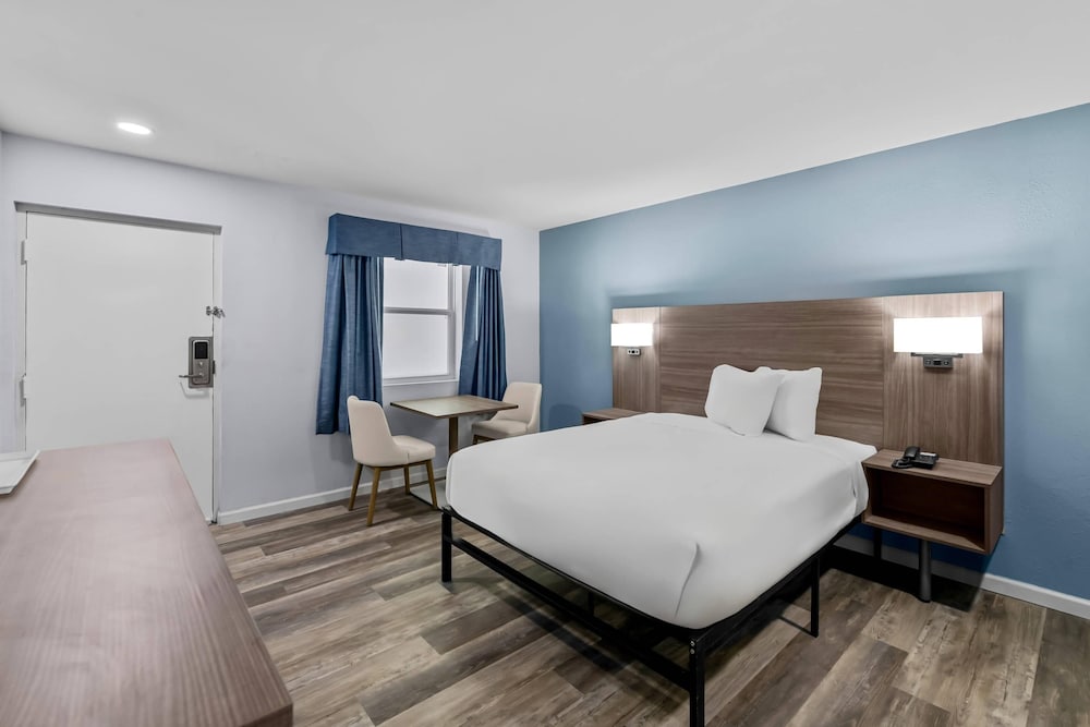Room, 1 Queen Bed, Accessible, Non Smoking - Photo 8