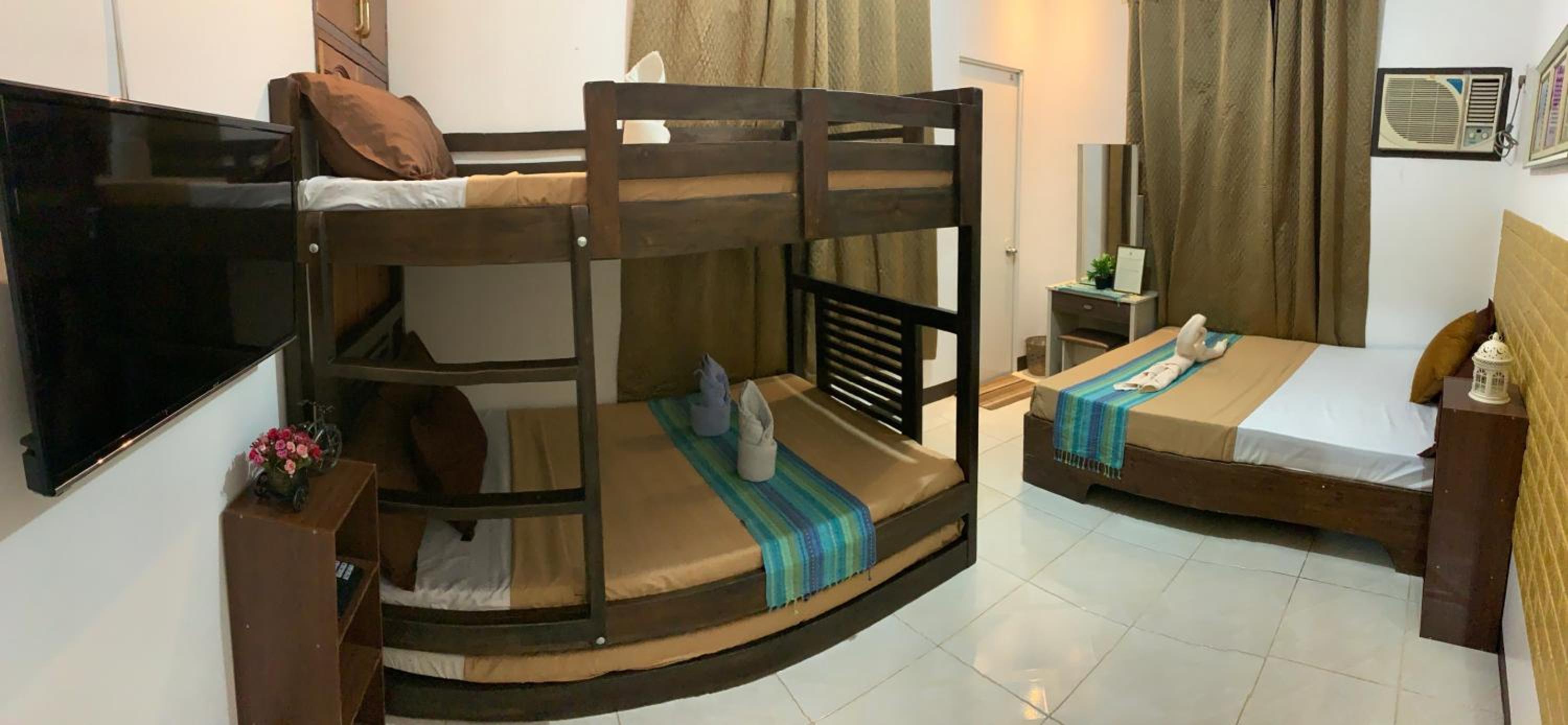 Deluxe Family Room - Photo 1