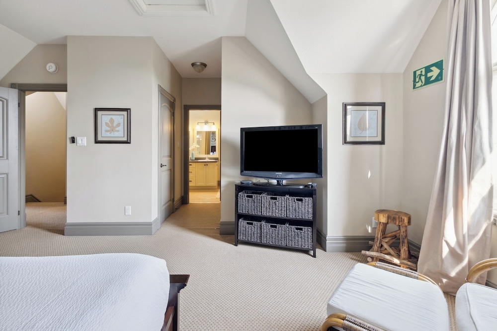 Comfort Townhome, 3 Bedrooms (227 Snowbridge - No Pets Allowed) photo 3