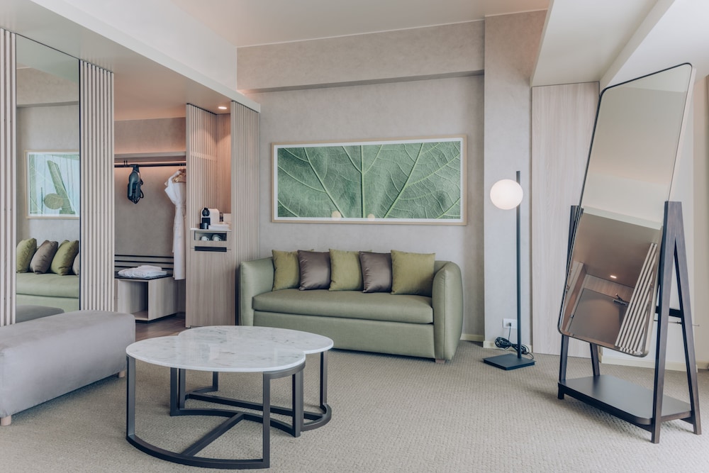 Suite, 1 King Bed, Sea View - Photo 6