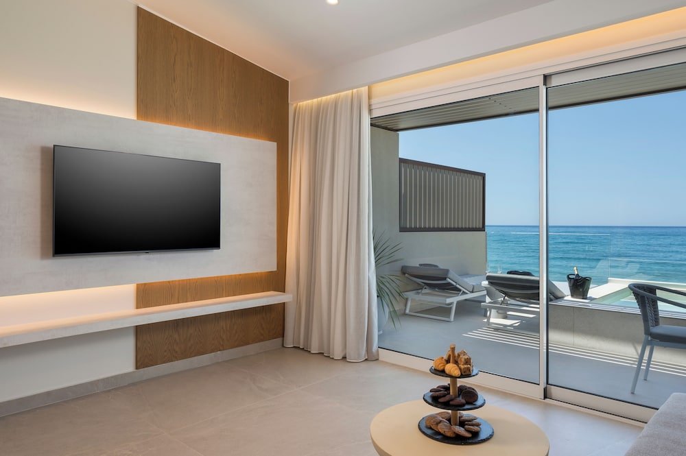 Beachcomber Suite - Beachfront with Private Pool - Photo 13