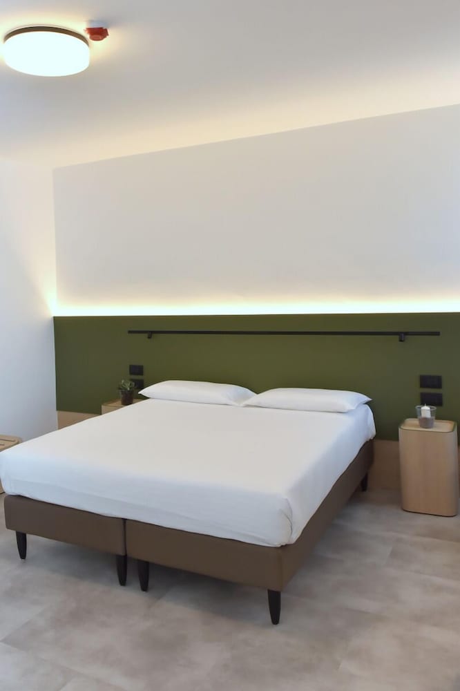 Superior Double or Twin Room - Photo 3