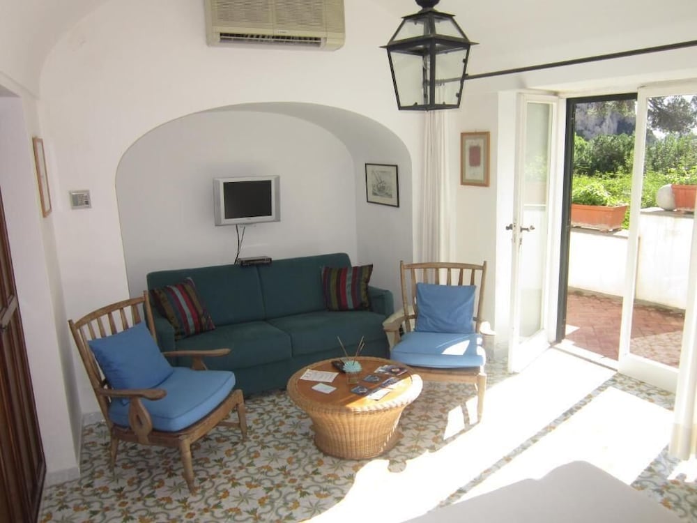 Junior Studio Suite, Garden View photo 3