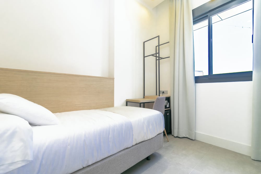 Single Room, Private Bathroom