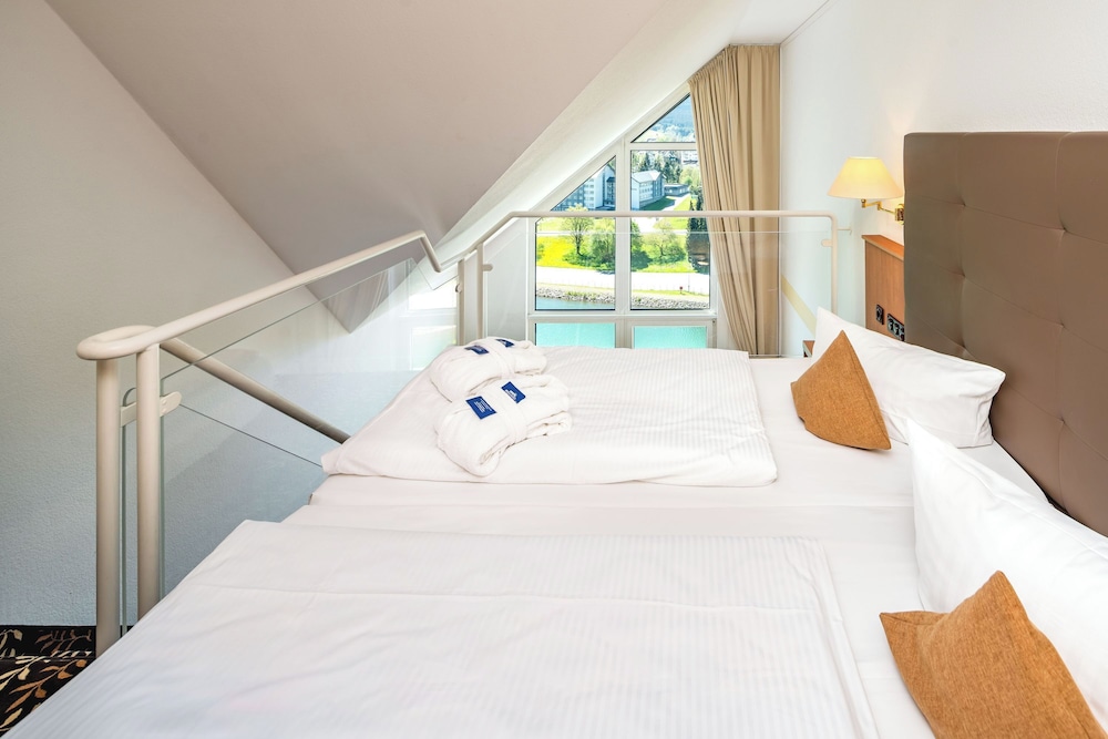 Suite, 1 Queen Bed, Balcony - Photo 3