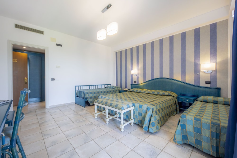 Classic Triple Room - Photo 4