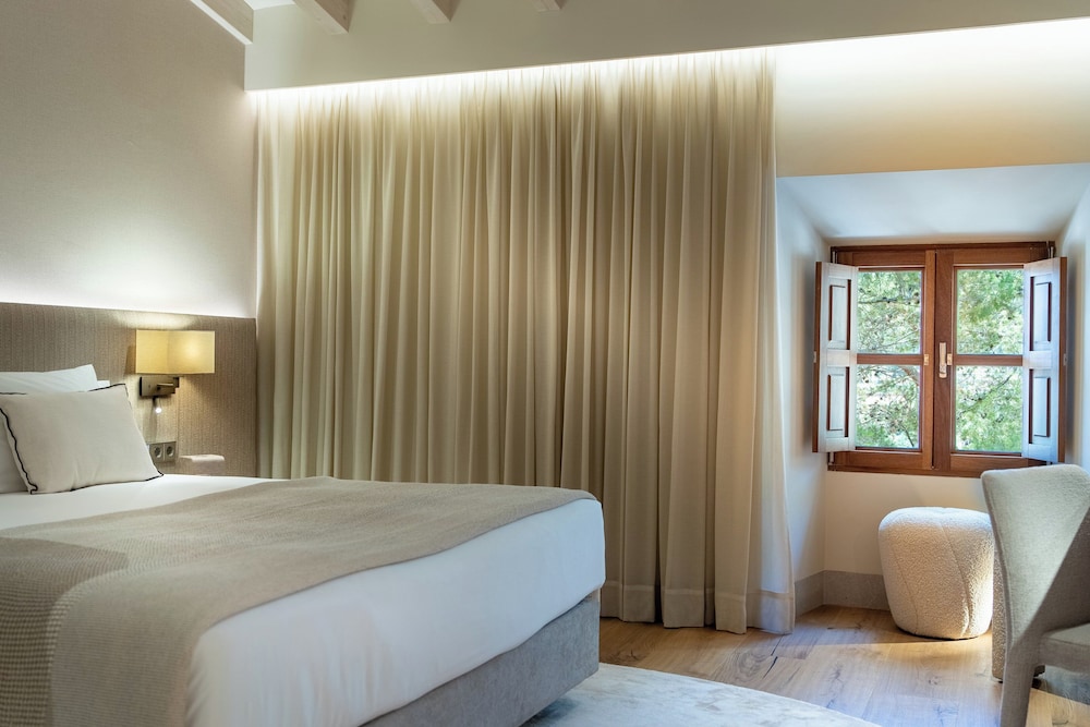 Deluxe Room, 1 King Bed