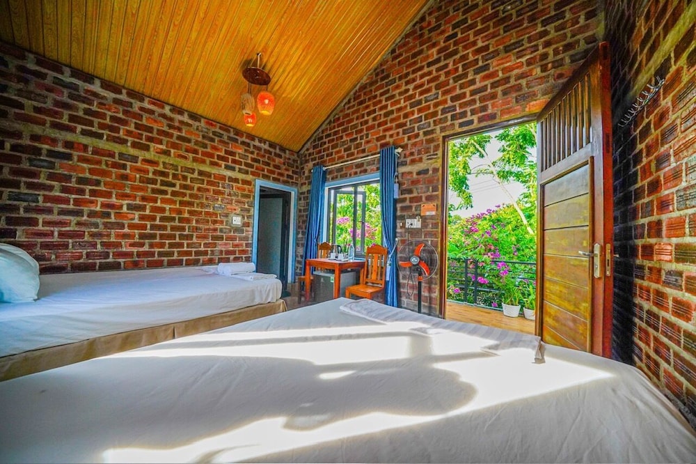 Family Room, 2 Queen Beds, Mountain View photo 2