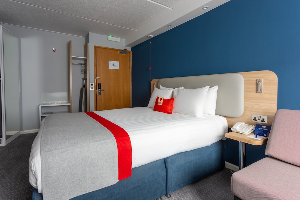 Standard Room, 1 Double Bed, Accessible (with Free Hot Breakfast) - Photo 4