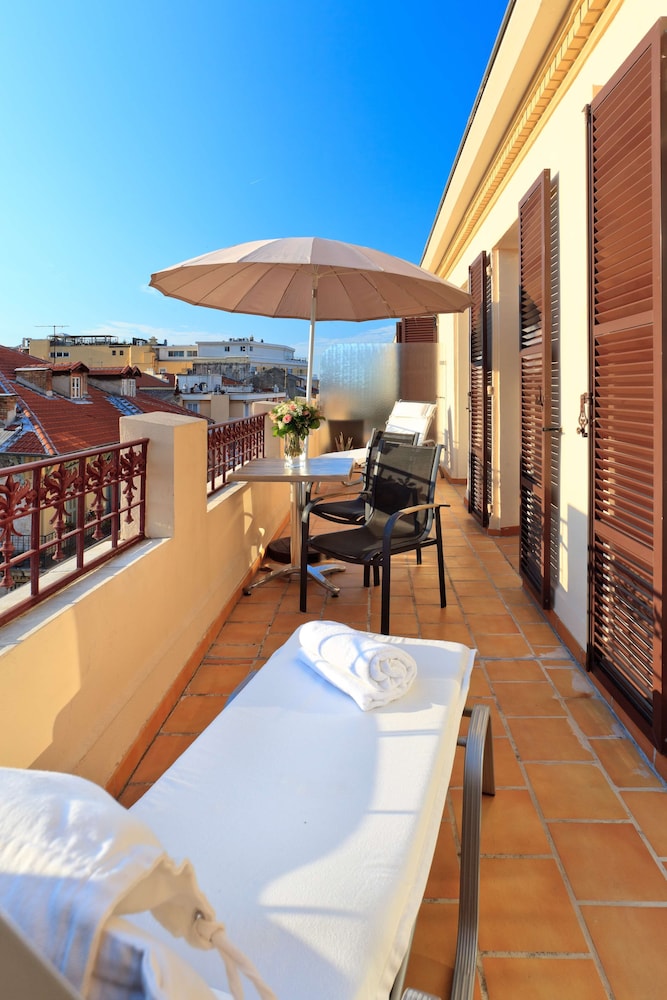 Deluxe Room, 1 King Bed, Non Smoking, Terrace - Photo 6