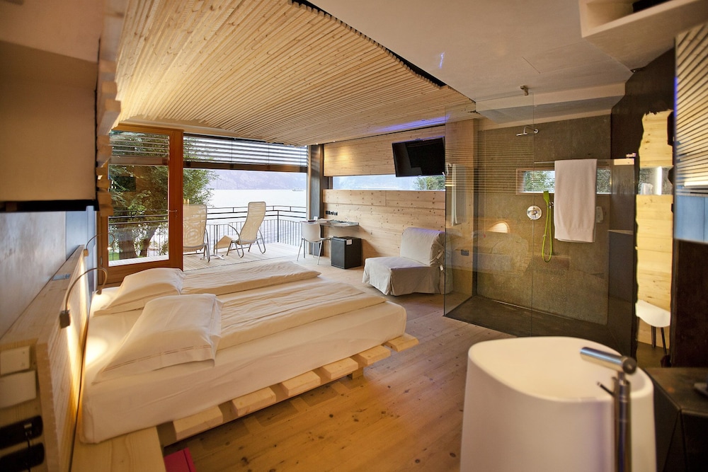 Bellevue Suite, Balcony, Lake View photo 3