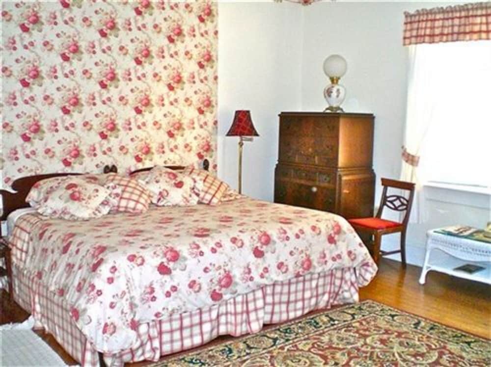 The Norfolk Rose Room