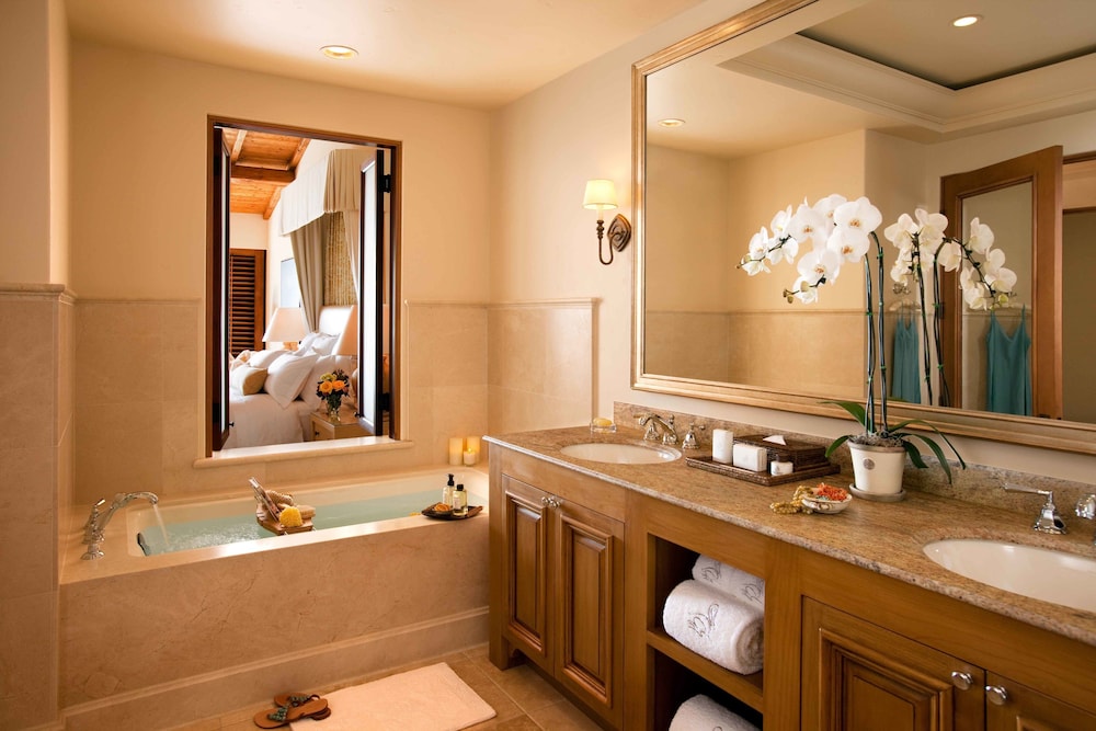 Bungalow, 1 King Bed, Terrace, Garden View (Mobility Accessible, Roll-In Shower) - Photo 5