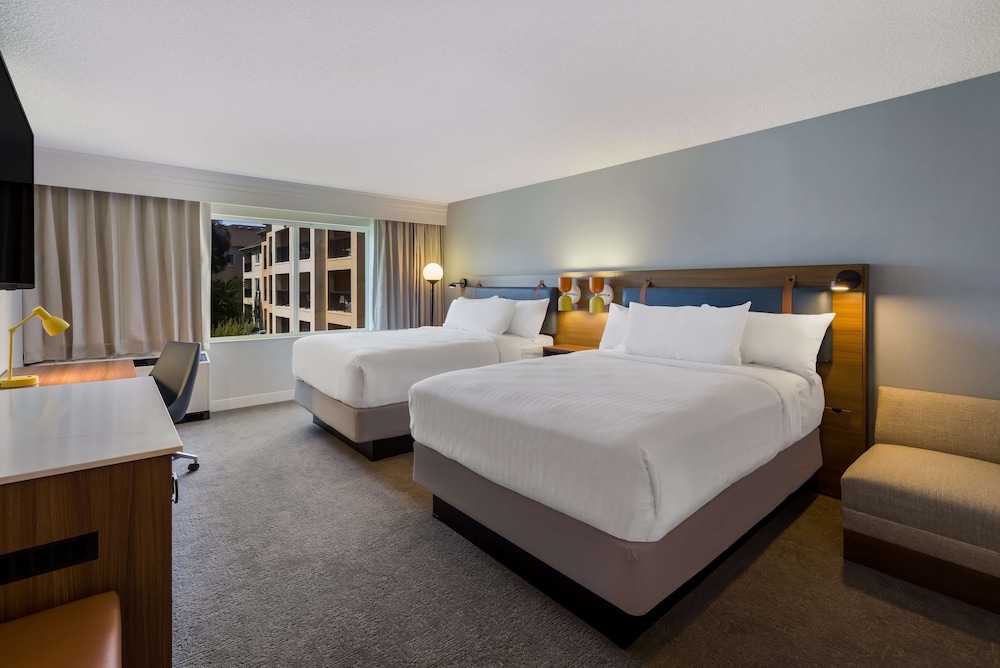 Deluxe Room, 2 Queen Beds - Photo 6