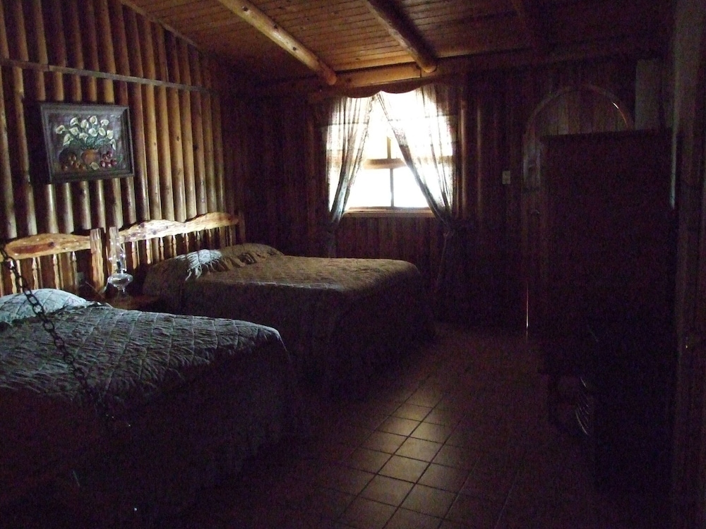 Junior Cabin, Multiple Beds