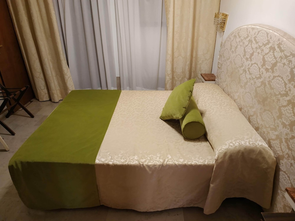 Economy Room photo 1