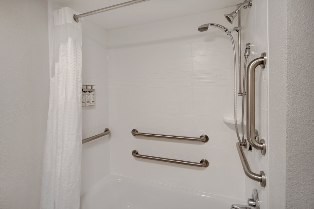 Standard Room, 1 King Bed, Accessible (Communication, Accessible Tub) - Photo 9