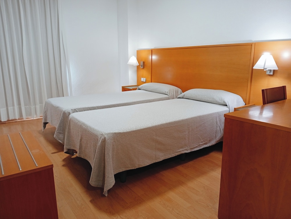 Family Quadruple Room - Photo 5