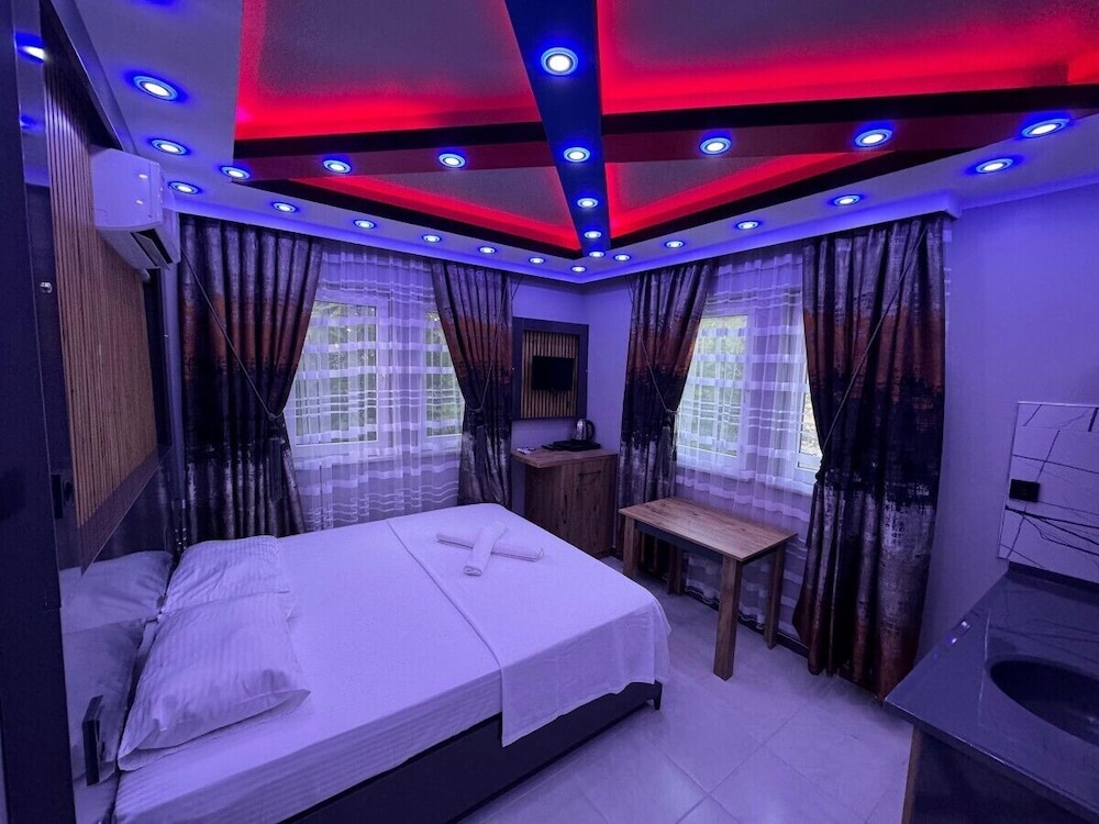 Deluxe Studio Suite, City View