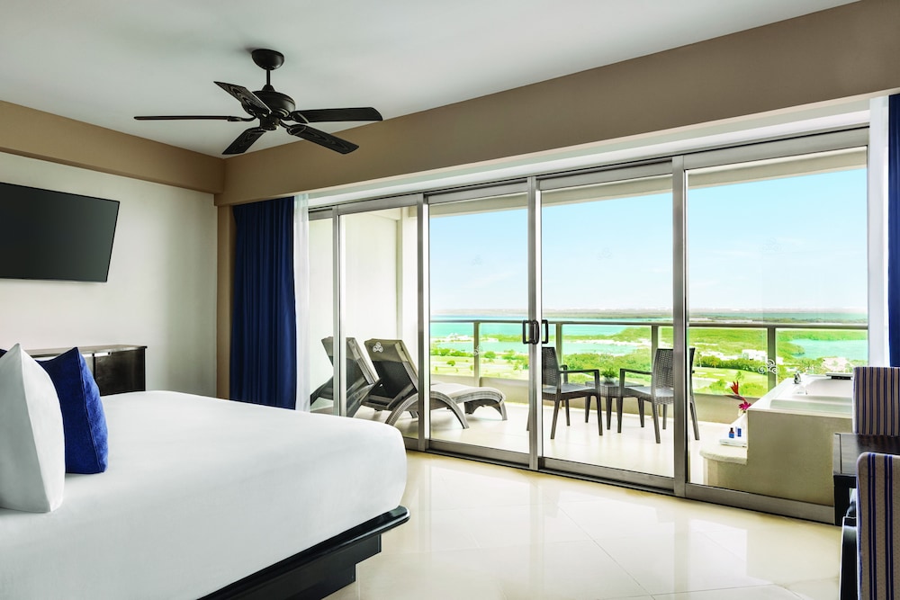 Deluxe Suite, 1 King Bed photo 1