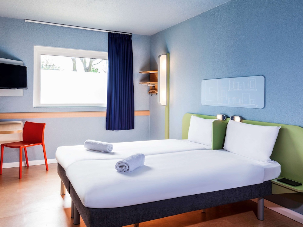 Triple (Double bed and Single Bunk) photo 2