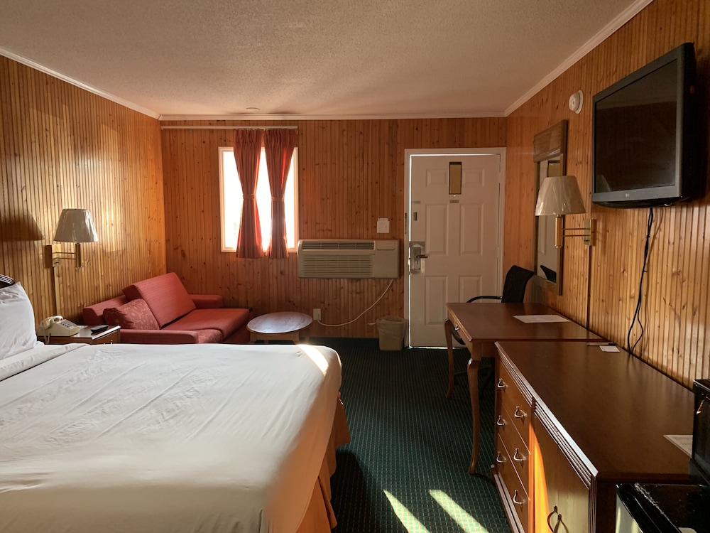 Room, 1 King Bed, Smoking - Photo 1
