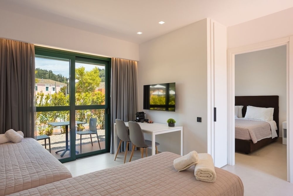 Deluxe Quadruple Room, Pool View