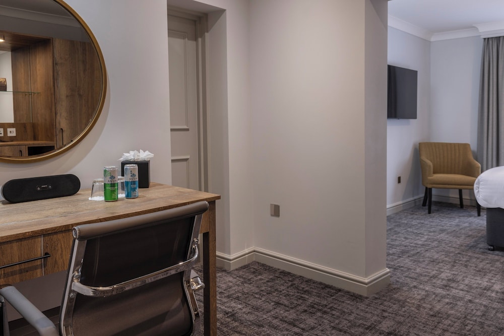 Junior Suite, 1 Queen Bed - Photo 1