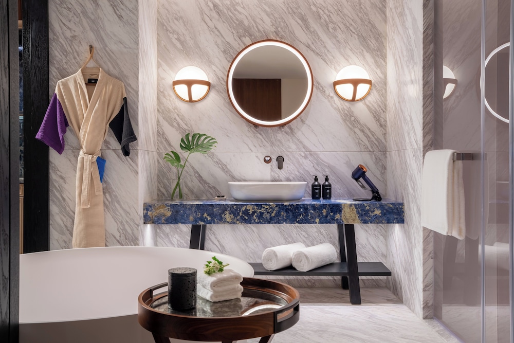 Room, 2 Queen Beds (Essential)