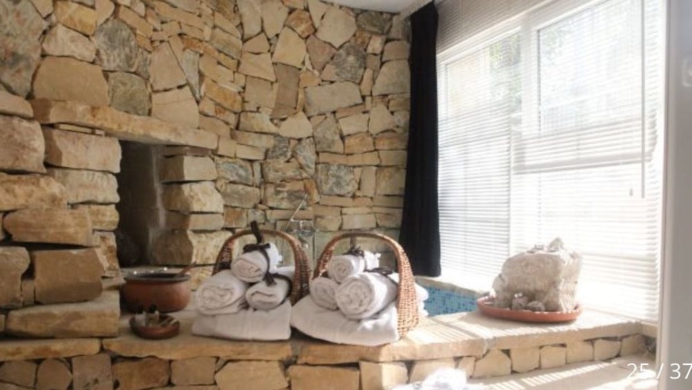 Deluxe Suite with Garden View photo 2