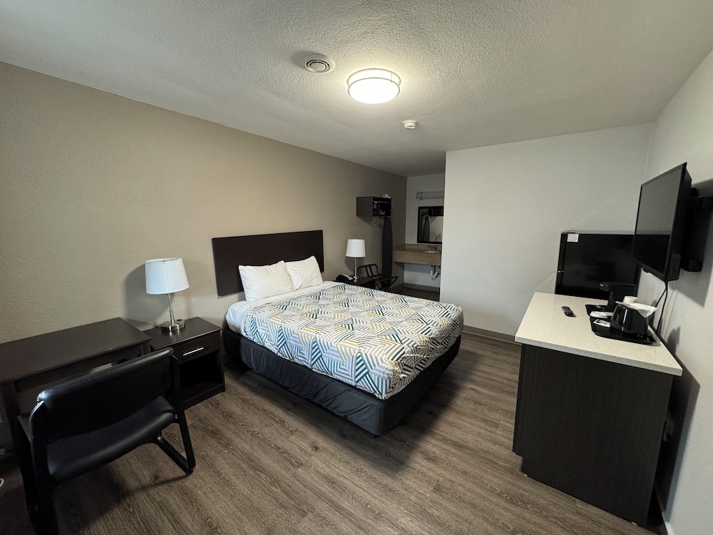 Standard Room, 1 Queen Bed, Non Smoking