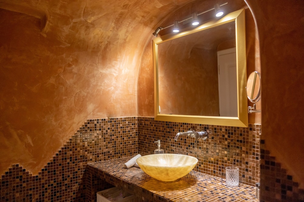 Suite (Golden Echo) - Photo 34