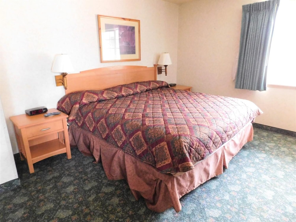 Deluxe Room, 1 King Bed photo 3