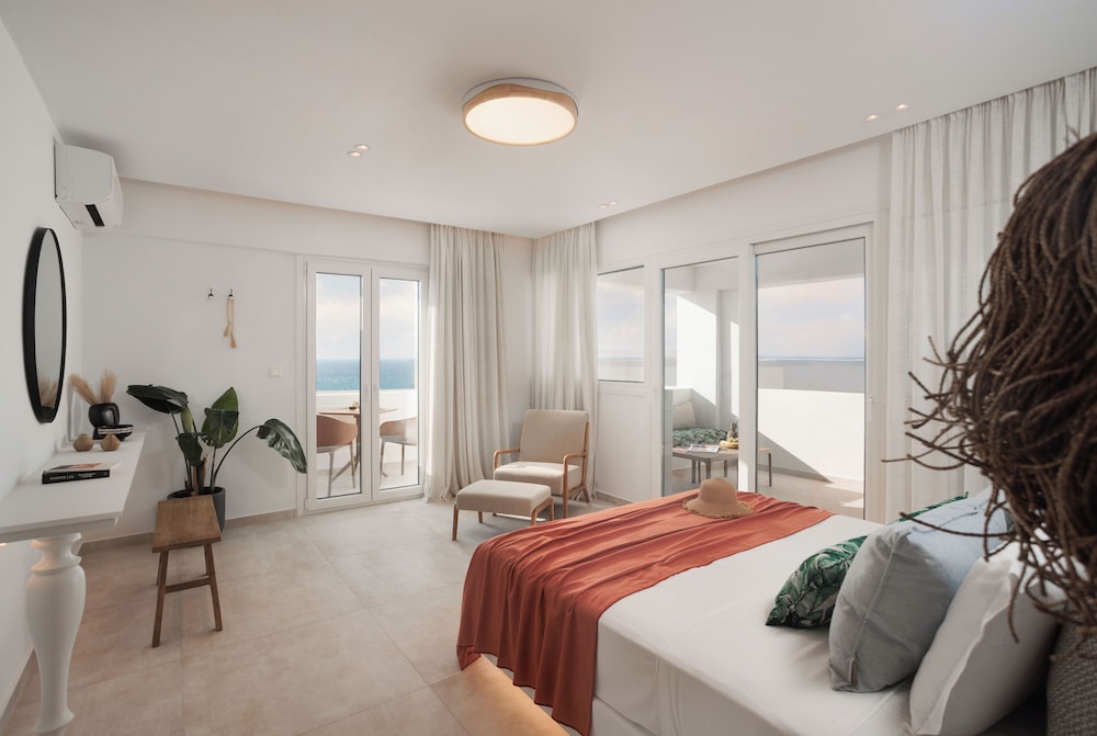 Deluxe Maisonette with Hot Tub
