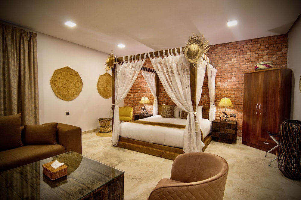 Luxury King Suite with Private Pool - Photo 2