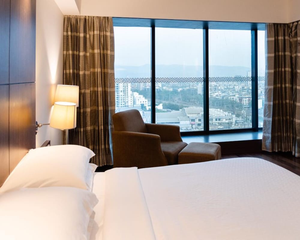 Deluxe Room, 2 Twin Beds (City View) - Photo 3