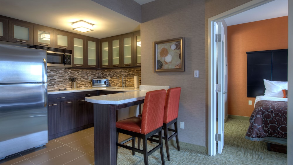 Suite, 1 Bedroom, Kitchen (Dining) - Photo 1