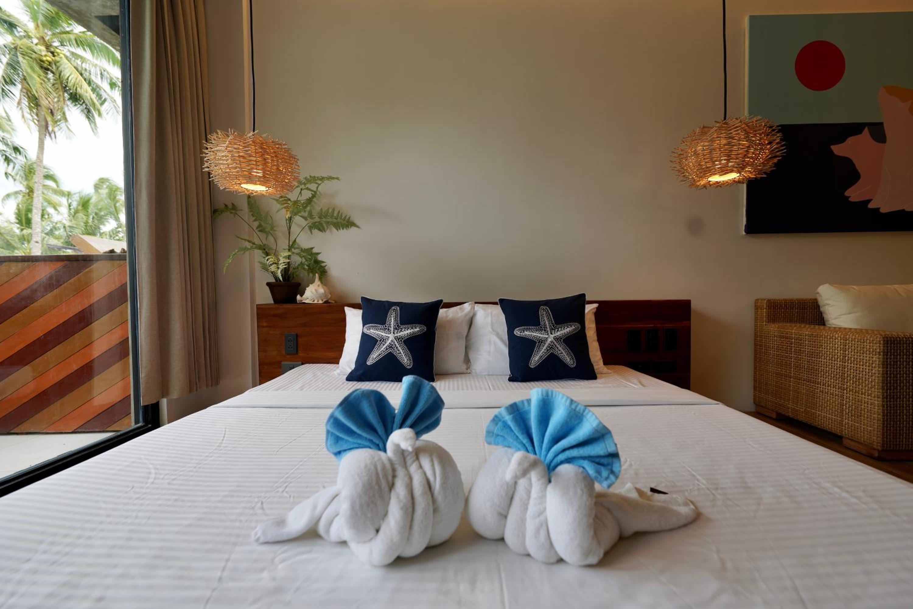Deluxe King Bed with Balcony and Ocean View photo 3