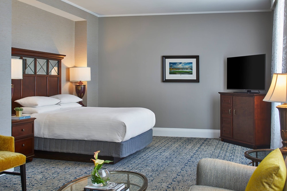 Deluxe Room, 1 King Bed - Photo 2