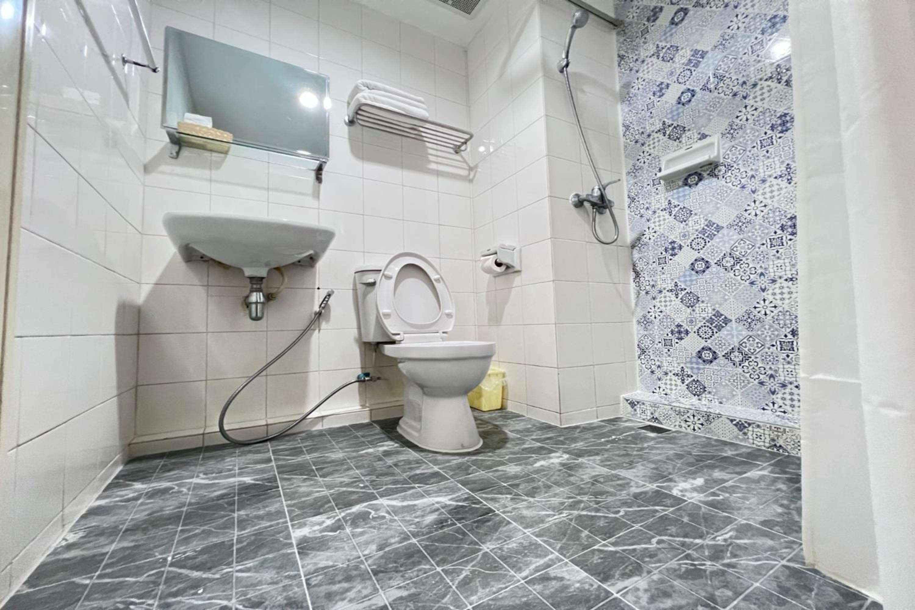 Double Room - Photo 7