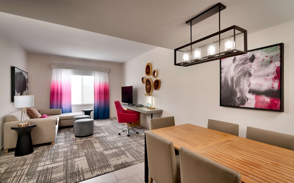 Suite - Photo 3