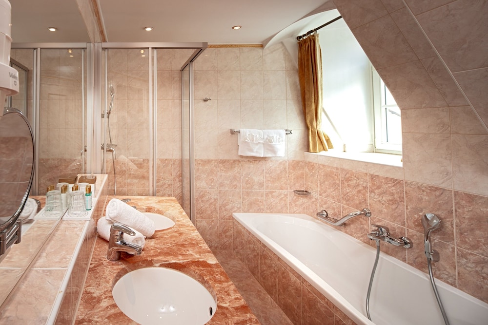 Junior Suite, Lake View (Open Gallery) - Photo 4