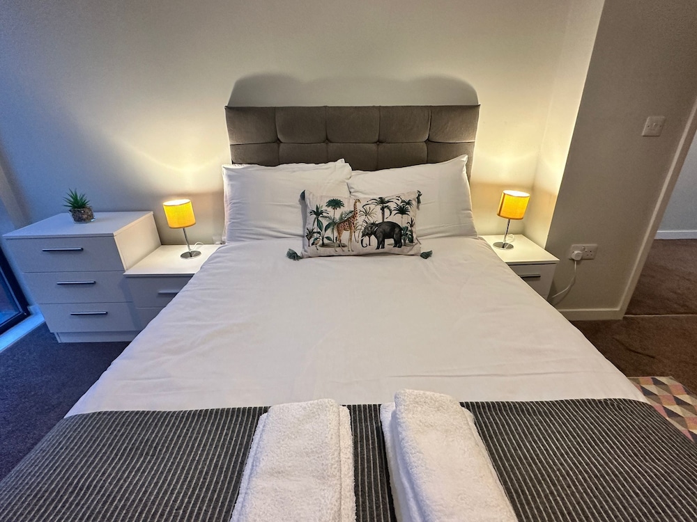 Three Bedroom Apartment - Photo 3
