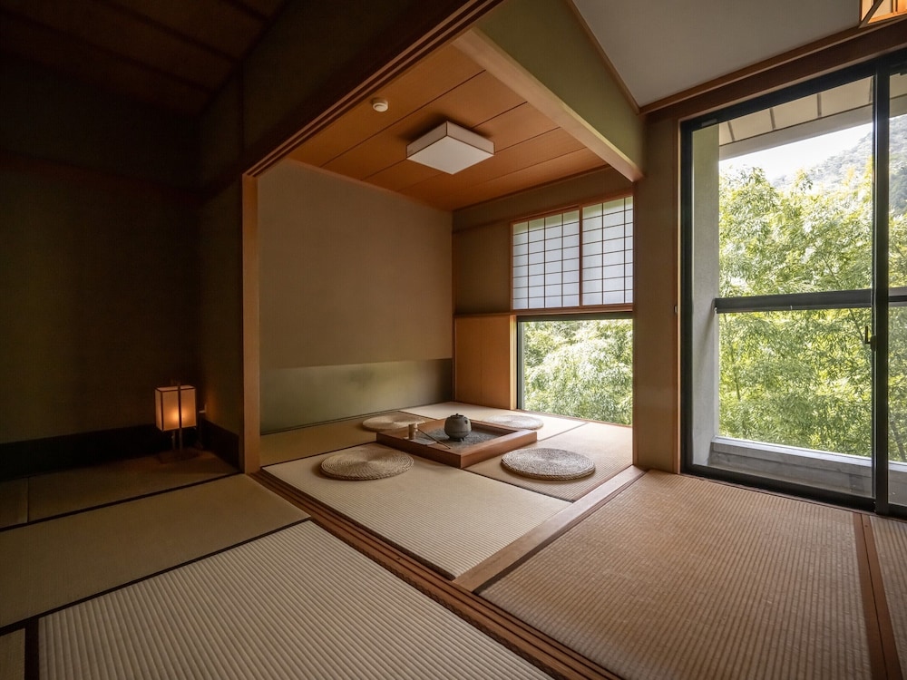 Japanese Room (12.5 Tatami Mat) with Fireplace photo 1