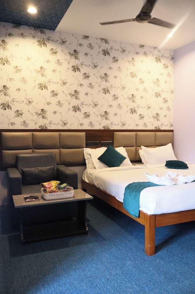 Premier Double Room - Photo 20